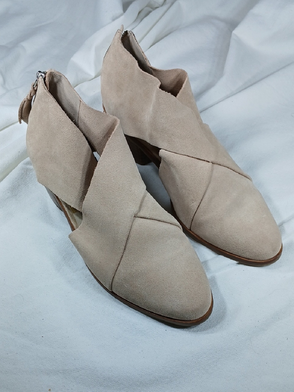 Dolce Vita womens Blush Tan Suede Crisscross Ankle Booties